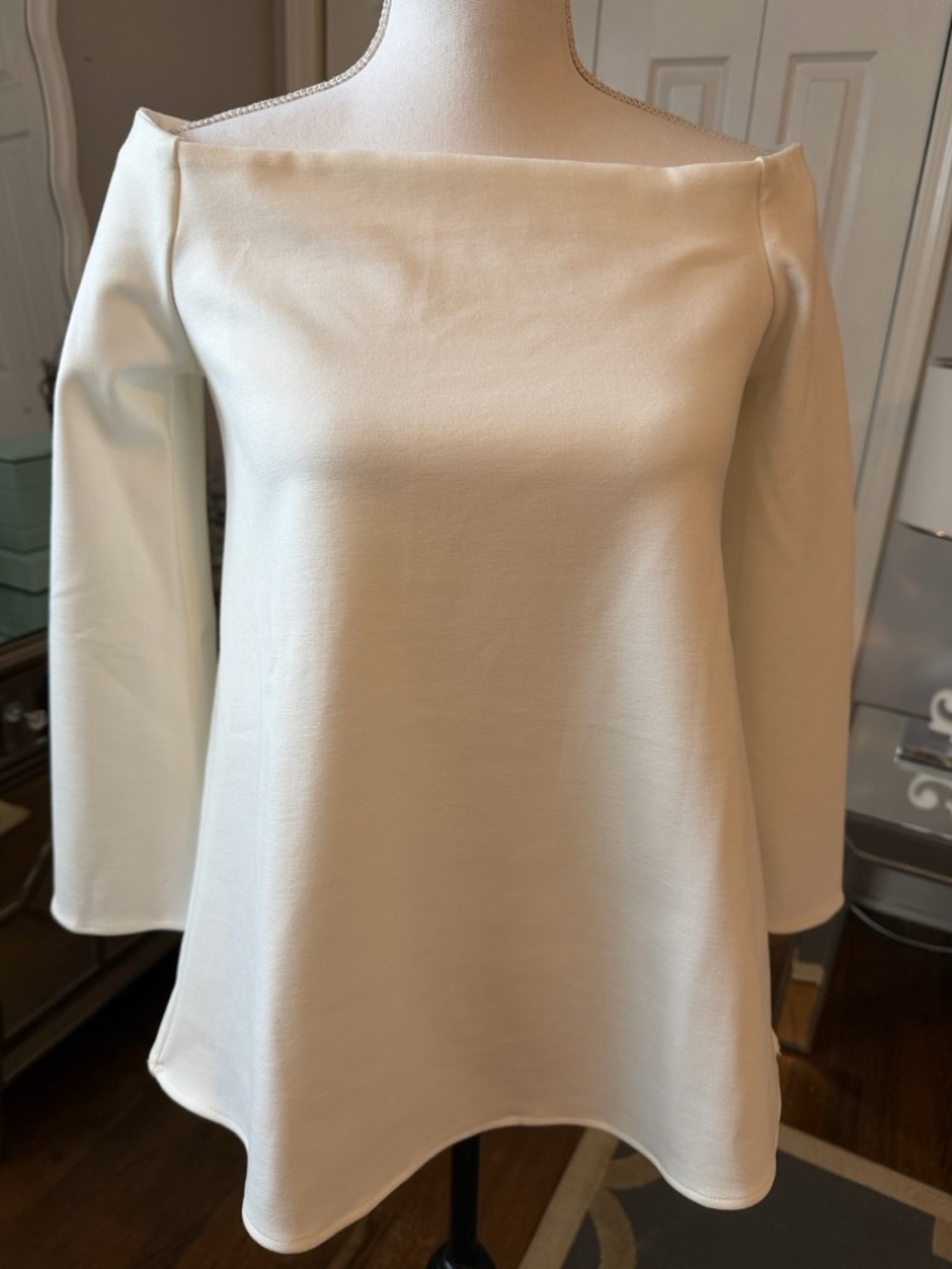 NWOT Tuckernuck White Off-the-Shoulder Top Sz XS ❤️❤️